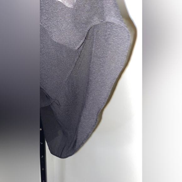 Raised collar blouse with staggered sleeves and embroidery by Boohoo - Picture 9 of 12